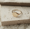 LYS CIRCLE PINKY SIGNET RING