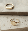 AUBE OVAL PINKY SIGNET RING